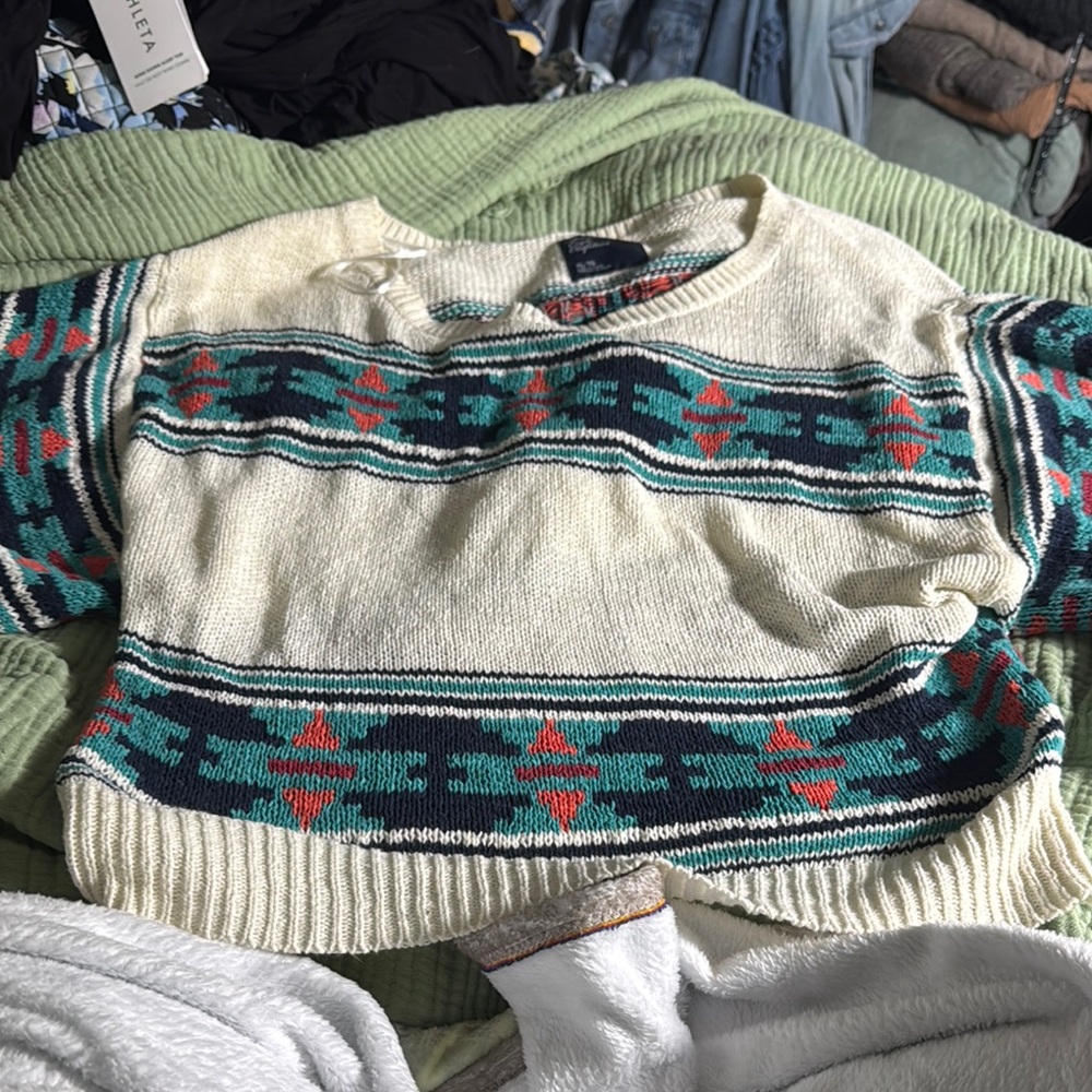 American Eagle Outfitters Cream and Teal Short Sleeve Tee